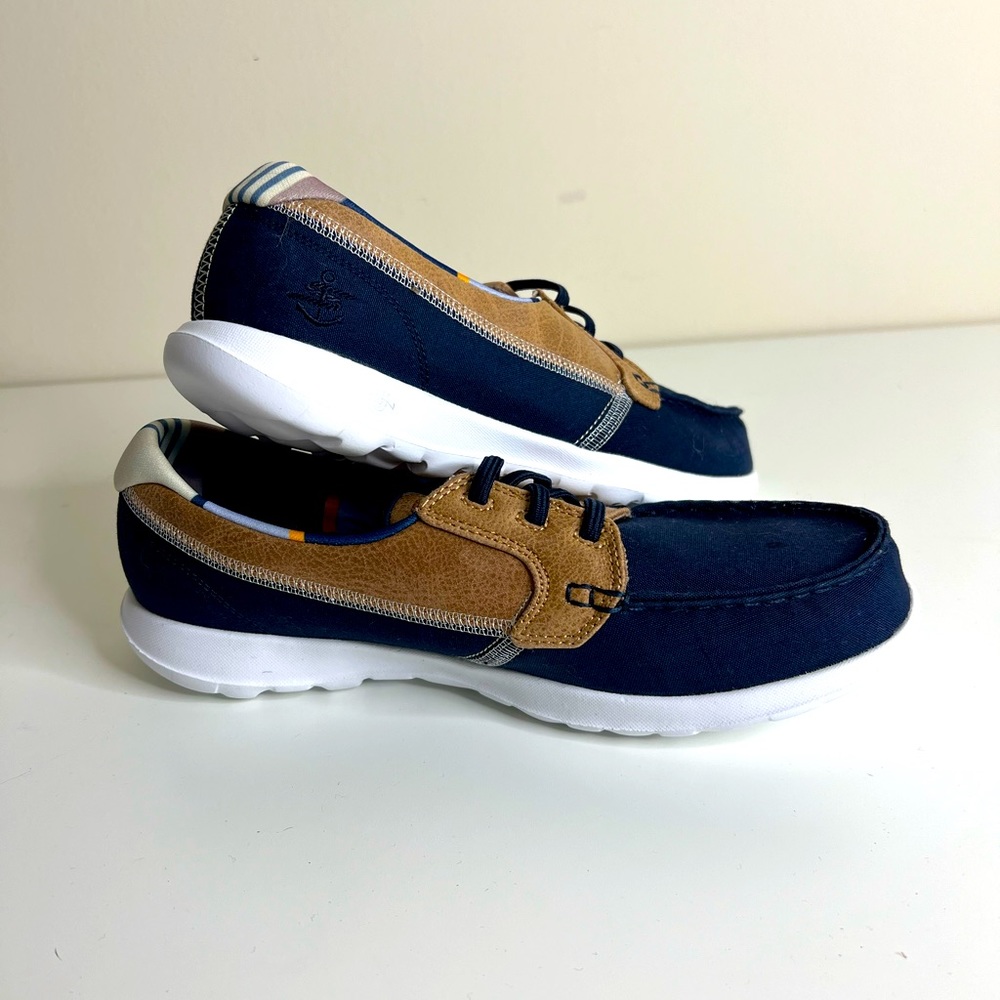 Never worn Skechers